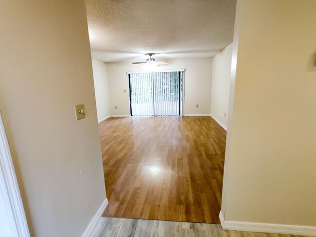 Photo - 117 Crown Point Cir