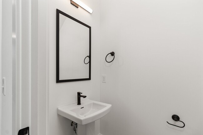 Photo - 537 Bellamy Ln