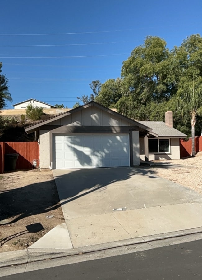 Charming 3 Bed/2 Bath Single-Story Home In... - Charming 3 Bed/2 Bath Single-Story Home In...