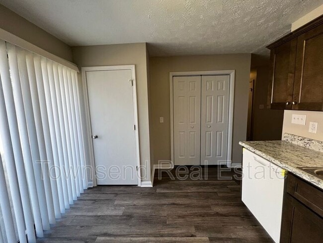 Photo - 1437 Ireland Dr