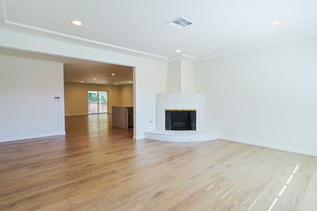 Photo - 844 N Lima St House