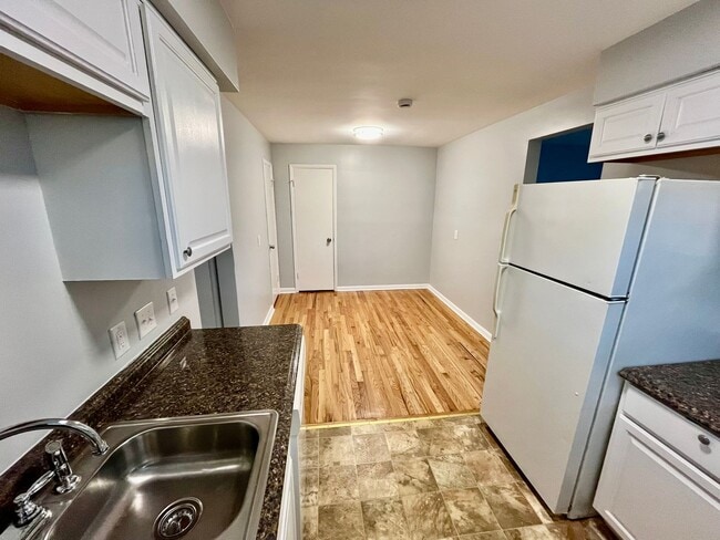 Photo - 2739 Lafeuille Ave Unidad #4