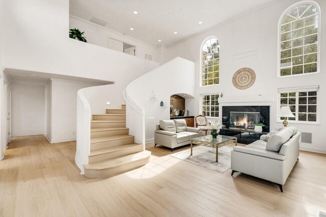 Photo - 1 Overlook Pl