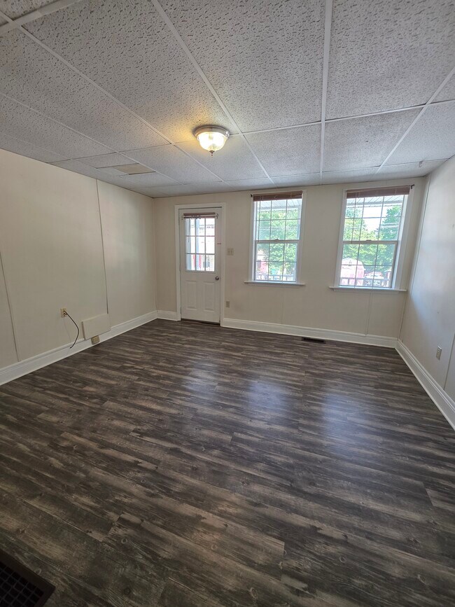Photo - 24 N Kister St