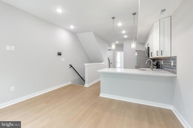 Photo - 2344 W Seybert St Unit 2