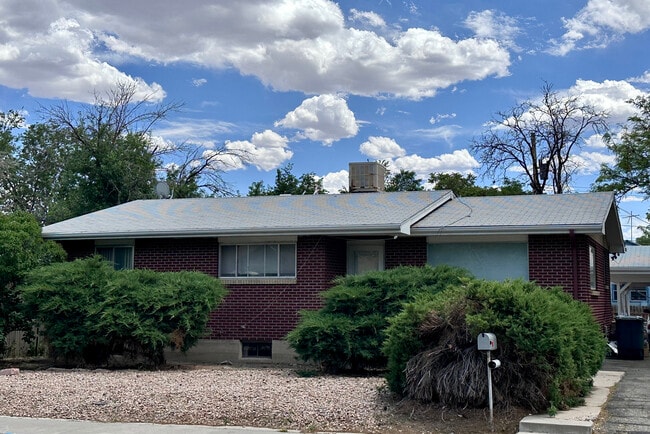 1625 Walnut Ave