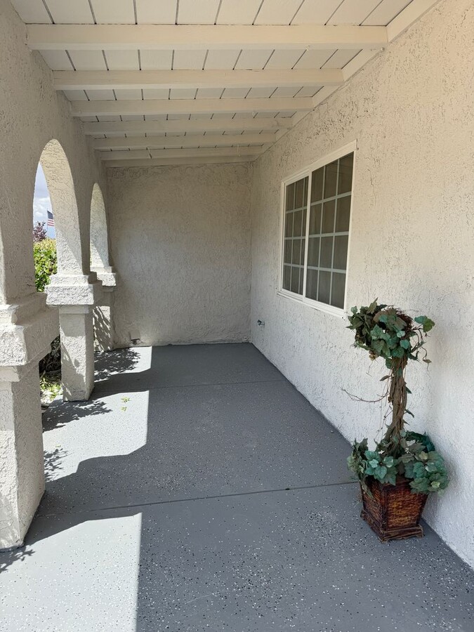 Spacious 3BR Home in Apple Valley | Wood F... - Spacious 3BR Home in Apple Valley | Wood F...