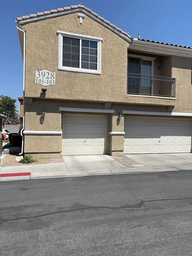 Building Photo - Modern 2 Story Townhouse with Garage 2 Bed...