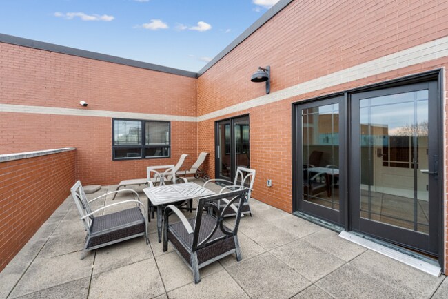 Photo - 205 Easton Ave Unidad 204