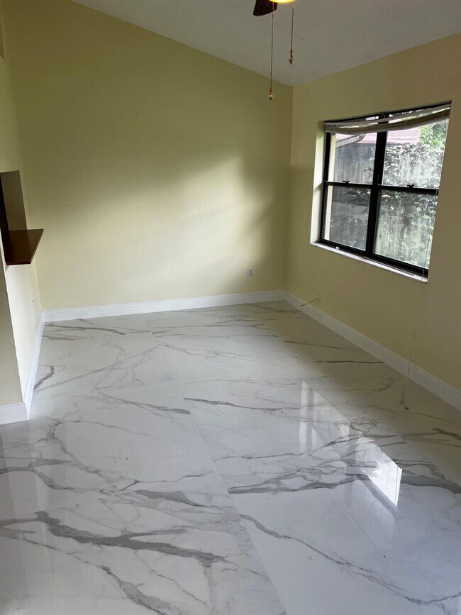 Photo - 12449 Guilford Way