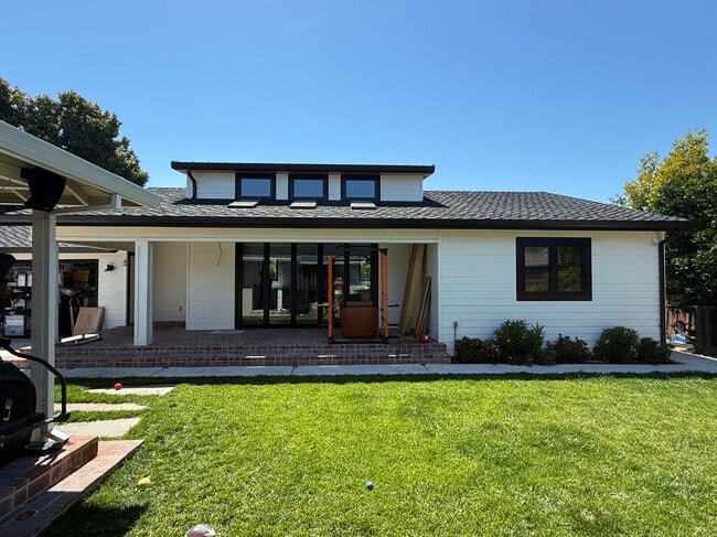 Building Photo - 125 Westridge Dr