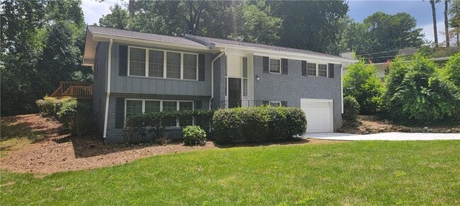 Photo - 2497 Wentworth Dr NE
