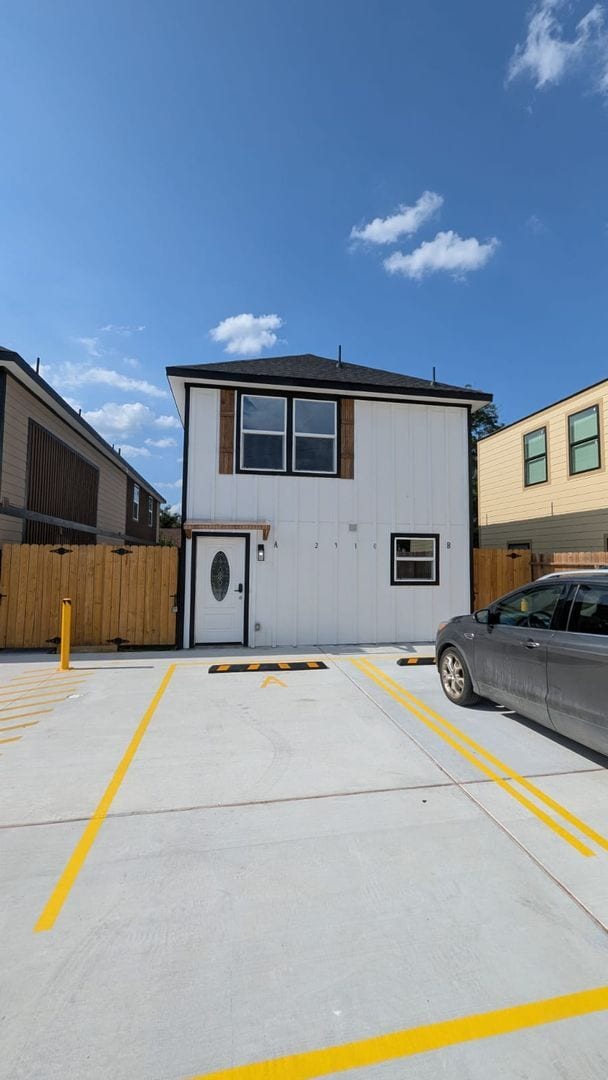 ? Modern 3-Bedroom Duplex with Open Layout ? - ? Modern 3-Bedroom Duplex with Open Layout ?