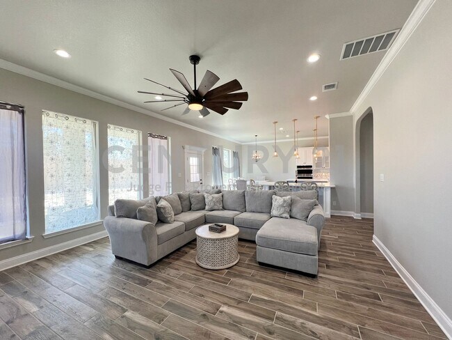 Photo - Stunning Custom 4/3/2 in Weatherford For Rent!