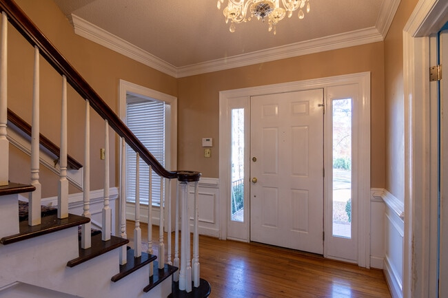 Photo - 4135 Knollcrest Cir N