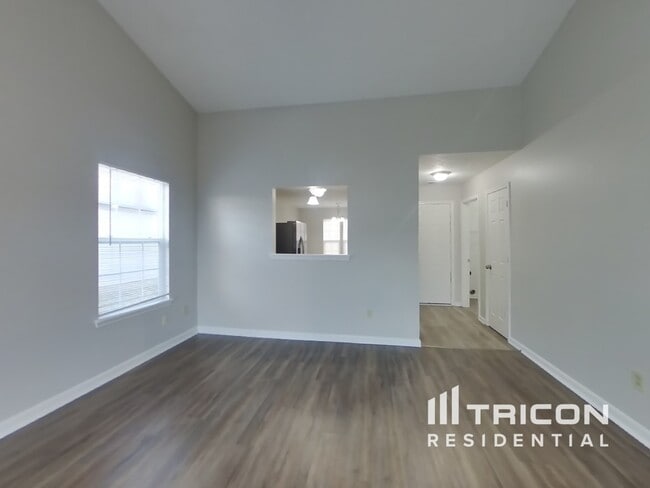 Photo - 1039 Central Park Blvd S