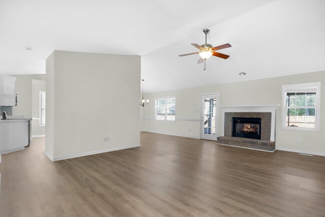 Photo - 705 E Hightree Ln