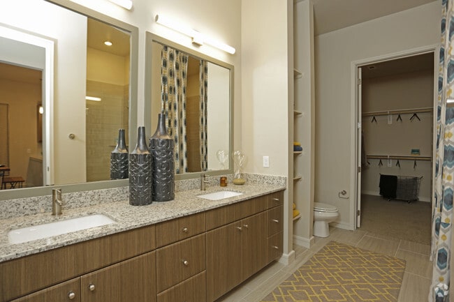 1BR,1BA W/DEN - 895SF - BATHROOM - One Oak Grove