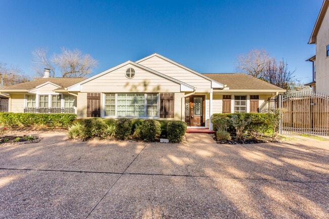 Photo - 3006 Conway St