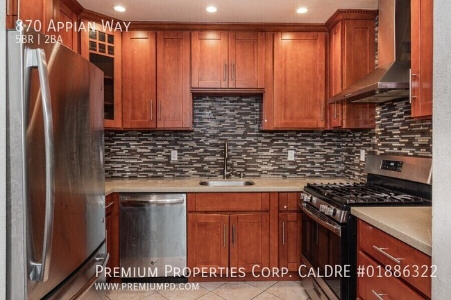 Photo - 870 Appian Way