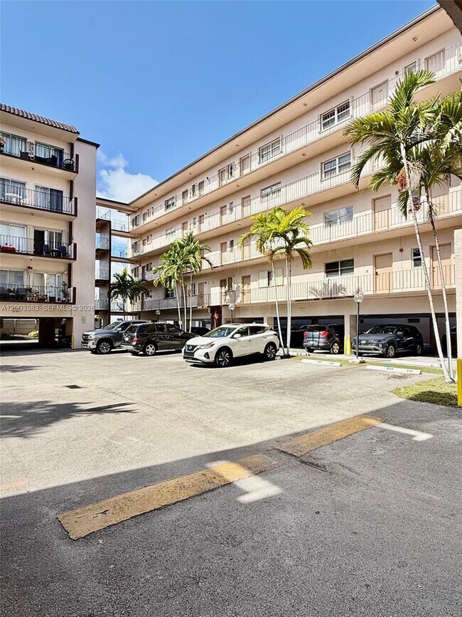 Photo - 1950 W 54th St Unit 115