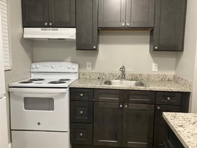 Building Photo - Newly Updated Apartments - Affordable and Close to Everything! Unit C-202