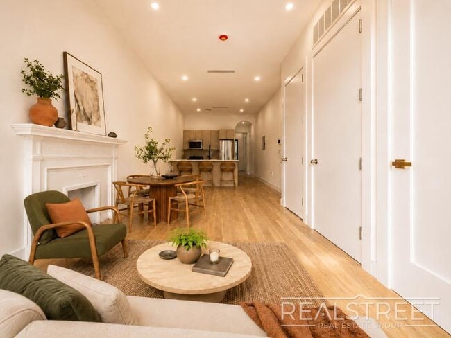 Building Photo - Spacious 1-Bedroom 1.5 Bath with Private Terrace in Crown Heights Unit 2