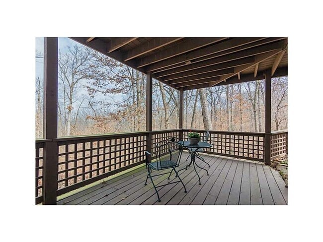 Photo - 4 bedroom rustic home, private acreage