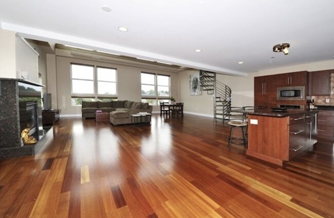 Photo - 10 Ocean Ave Unidad 402 Rental