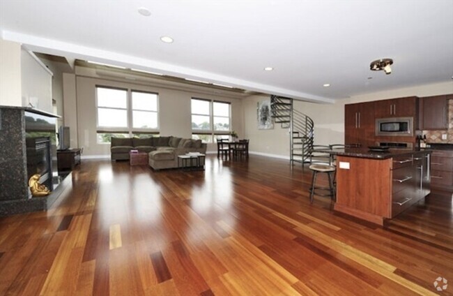 Building Photo - 10 Ocean Ave Unit 402 Rental