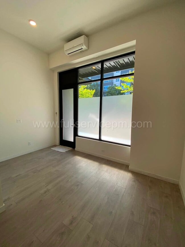 Photo - Modern Live/Work Northgate Townhome w/ Rooftop Deck, Luxury Bosch Kitchen & Dual Suites
