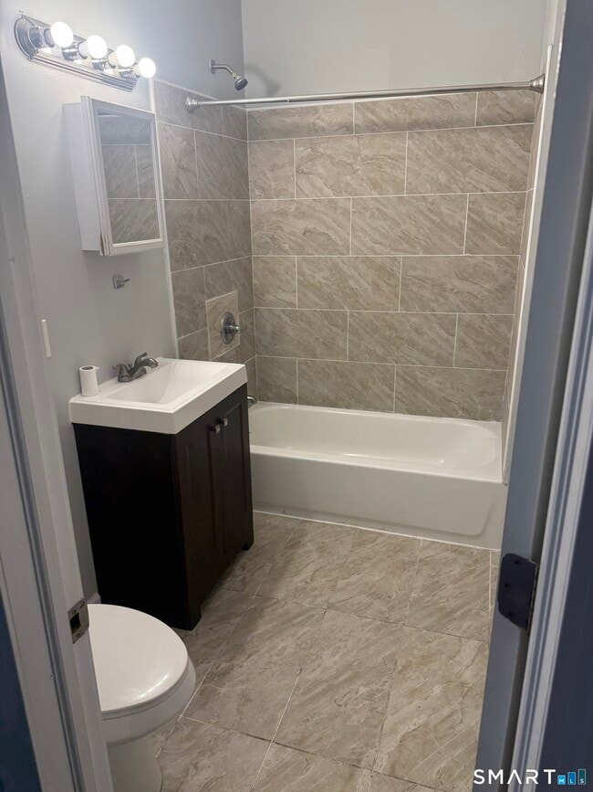 Photo - 1347 Pembroke St