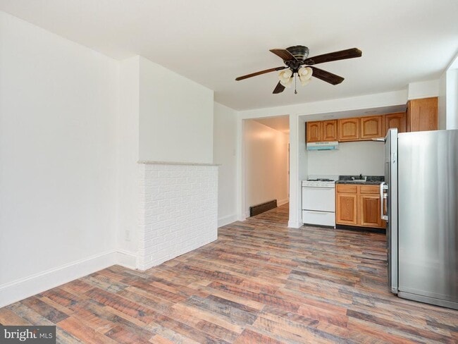 Photo - 262 W Apsley St