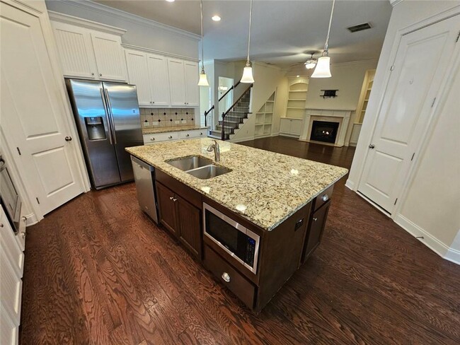 Photo - 2104 McFarlin Ln
