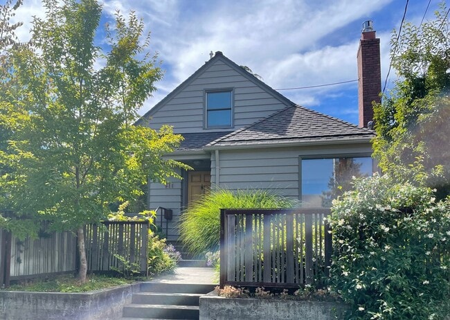 Building Photo - Traditional Home in Capitol Hill with Fenced Back Yard