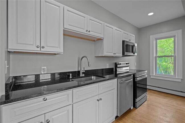 Photo - 17 Selkirk Rd Unit 2