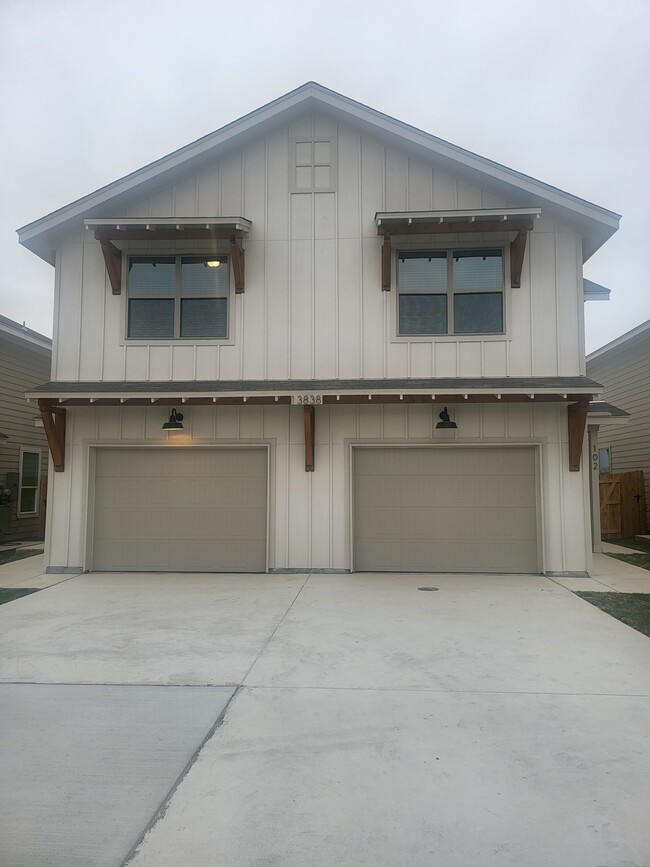 Building Photo - 13838 Enzo Gate Rental