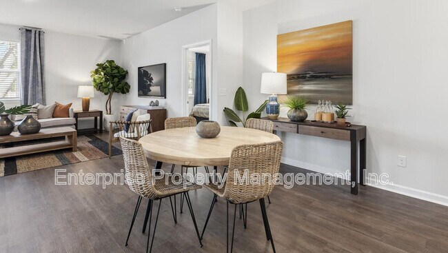 Photo - 265 Kipling Dr