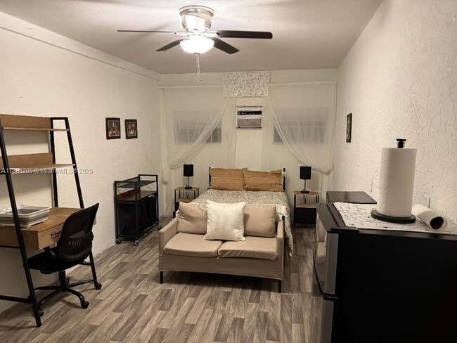 Building Photo - 2624 NE 14th St Unit S Rental