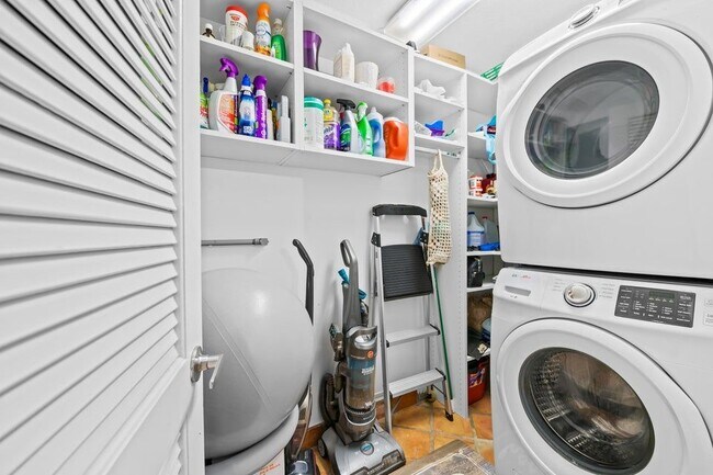 Photo - 219 NE 17th Ave