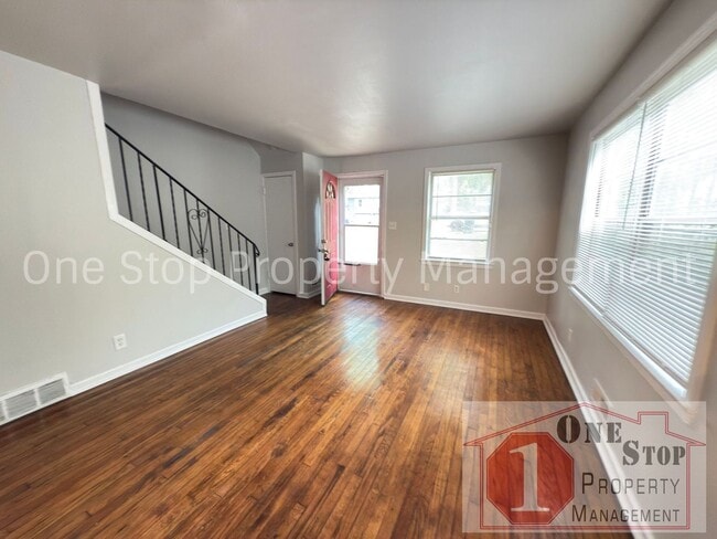 Photo - Beautiful 2 Bedroom 1.5 Bathroom in Kansas...