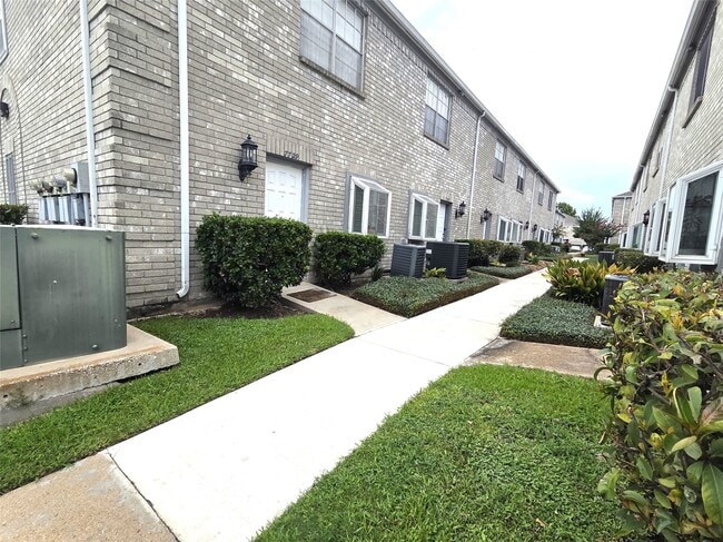 Building Photo - 7727 Cambridge St Unit 7727