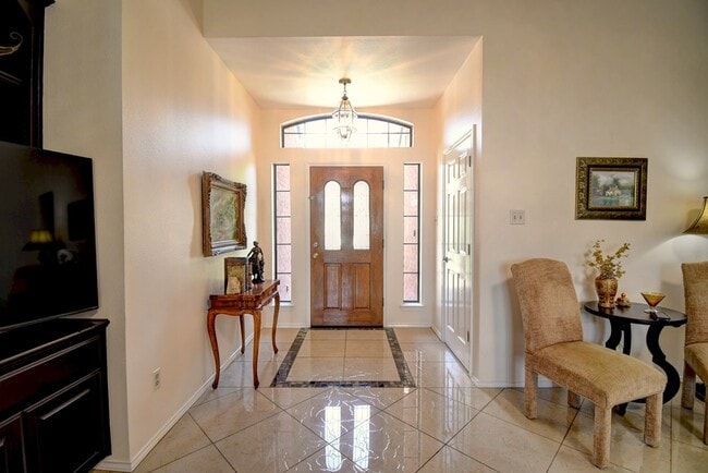 Photo - 719 Oak Hollow Dr