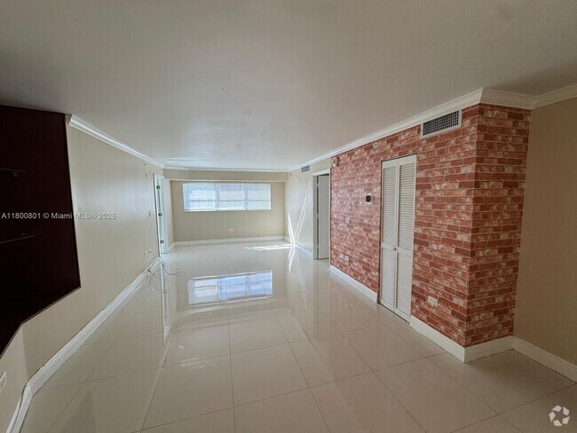 Building Photo - 1881 Washington Ave Unit 6A Rental