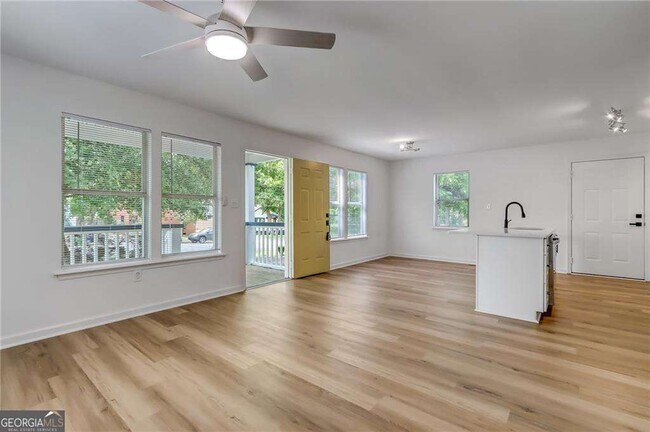 Photo - 996 Washington St SW