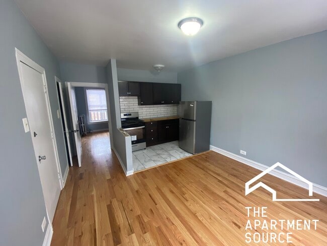Building Photo - 5662 N Ridge Ave Unit 1H