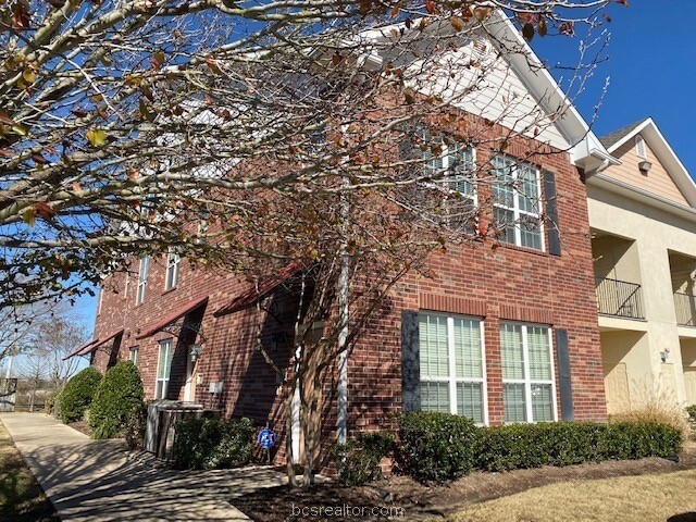 Building Photo - 801 Luther W St Unit 804