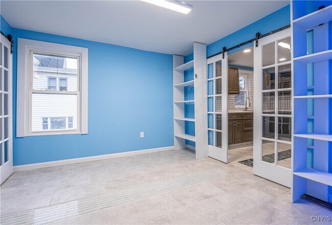 Photo - 599 Albany St