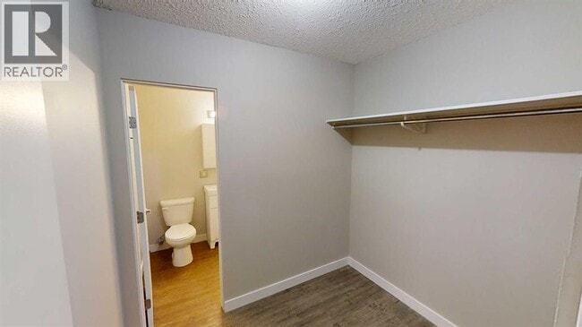 Photo - 9926-9105 105 Ave