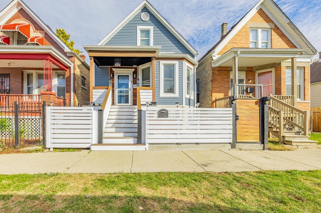 Photo - 7219 S Peoria St